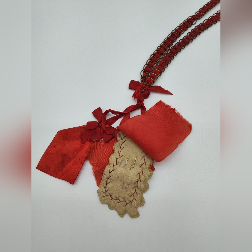 ANTIQUE Shaker Red Silk Ribbon & Brass Ring Chatelaine Cira 1850-1880 - Picture 4 of 7
